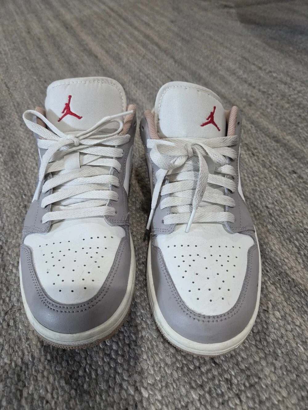 Jordan MENS Sneakers in White, Light Gray & Red Jumpman